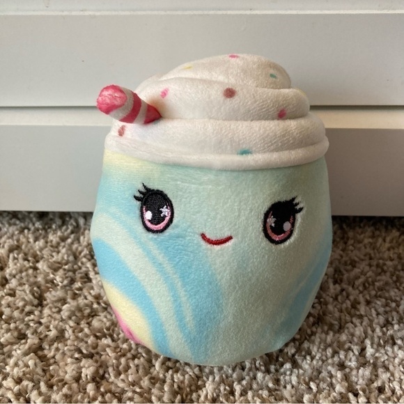 Two SQUISHMALLOWS 5" Scented Mystery Squad Blueberry Muffin and Milkshake No Bag - Picture 6 of 10